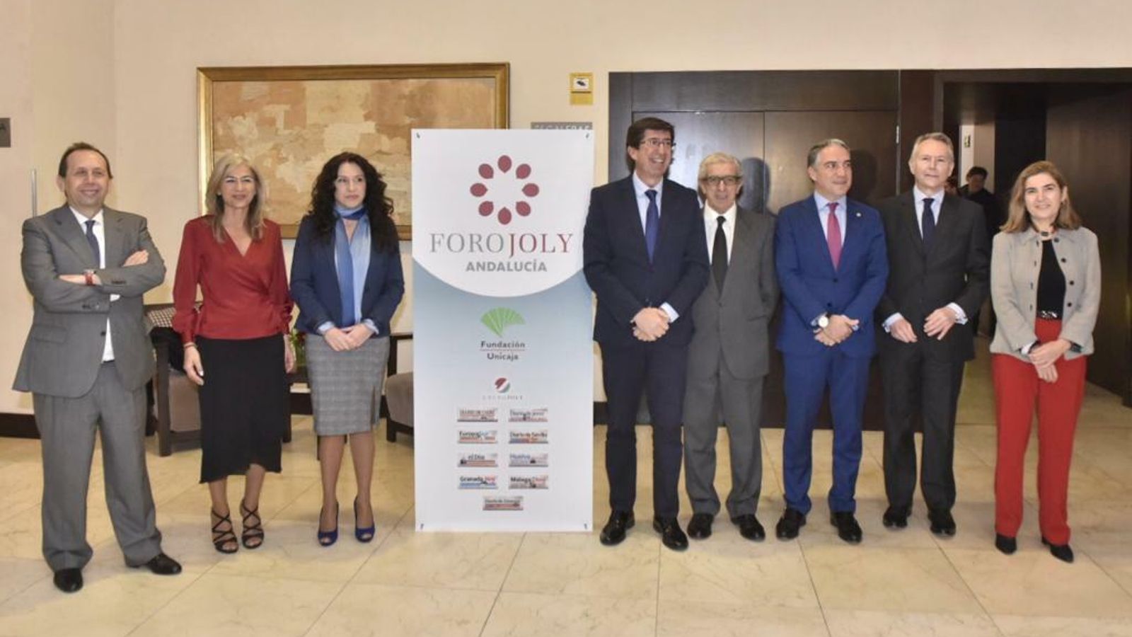 Representantes del gobierno andaluz junto al presidente del Grupo Joly y el director de 'Diario de Sevilla'