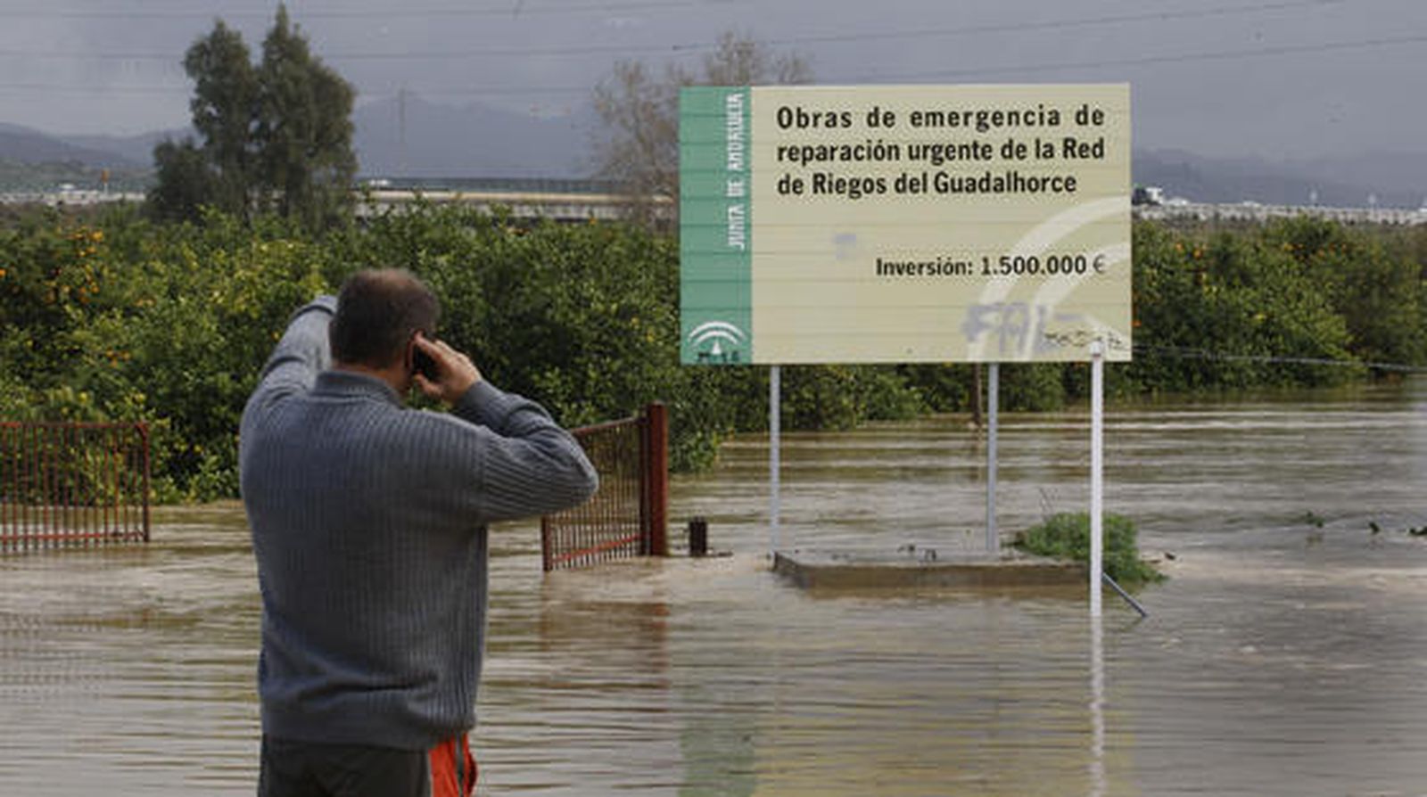 Inundaciones en el valle del Guadalhorce a la altura de la barriada de Doñana.

Foto: Migue Fernández, Sergio Camacho, Agencias