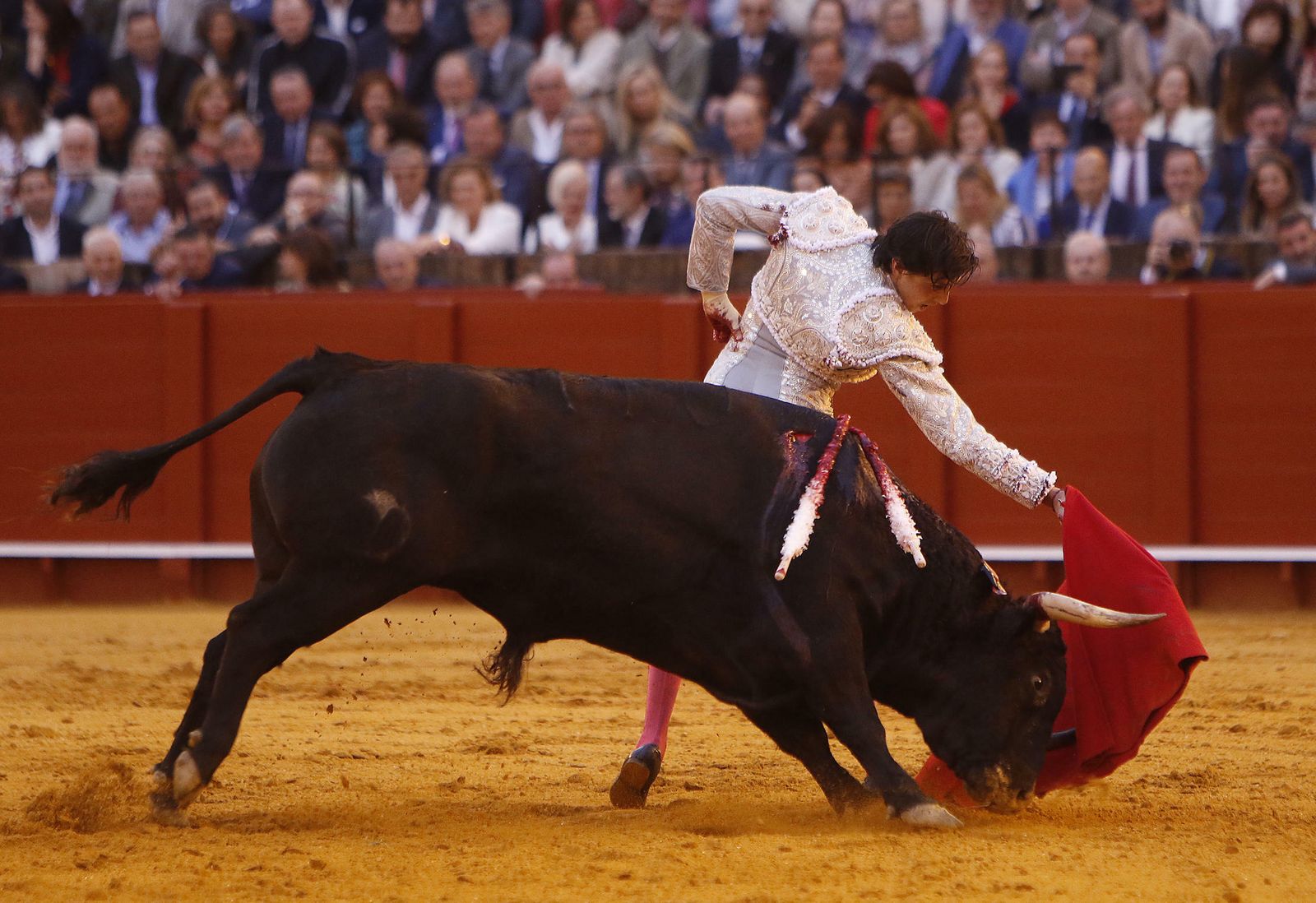 Las imágenes de la corrida de toros del Domingo de Resurrección en Sevilla