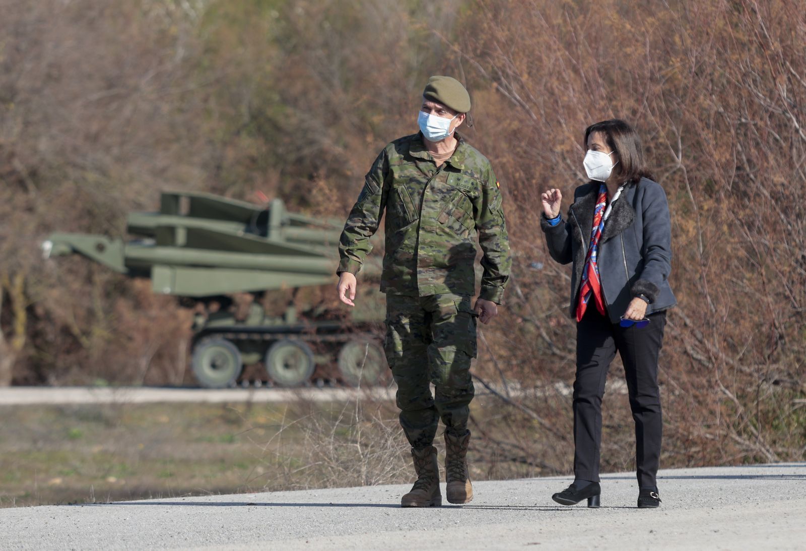 La visita de Margarita Robles a la Base del Copero en imágenes