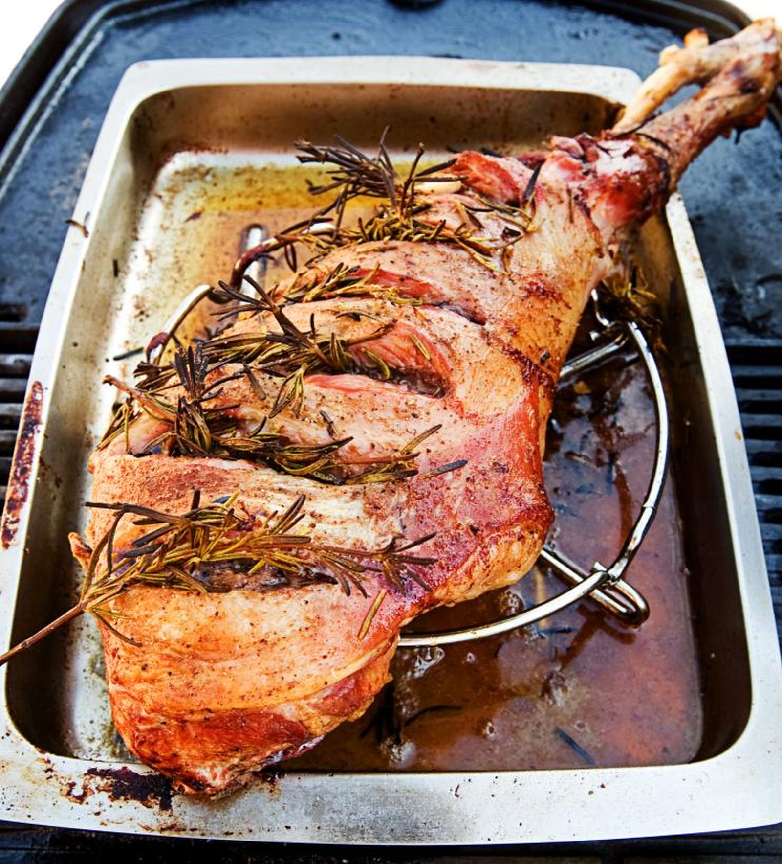 Cordero al horno con hierbas aromáticas con amontillado.