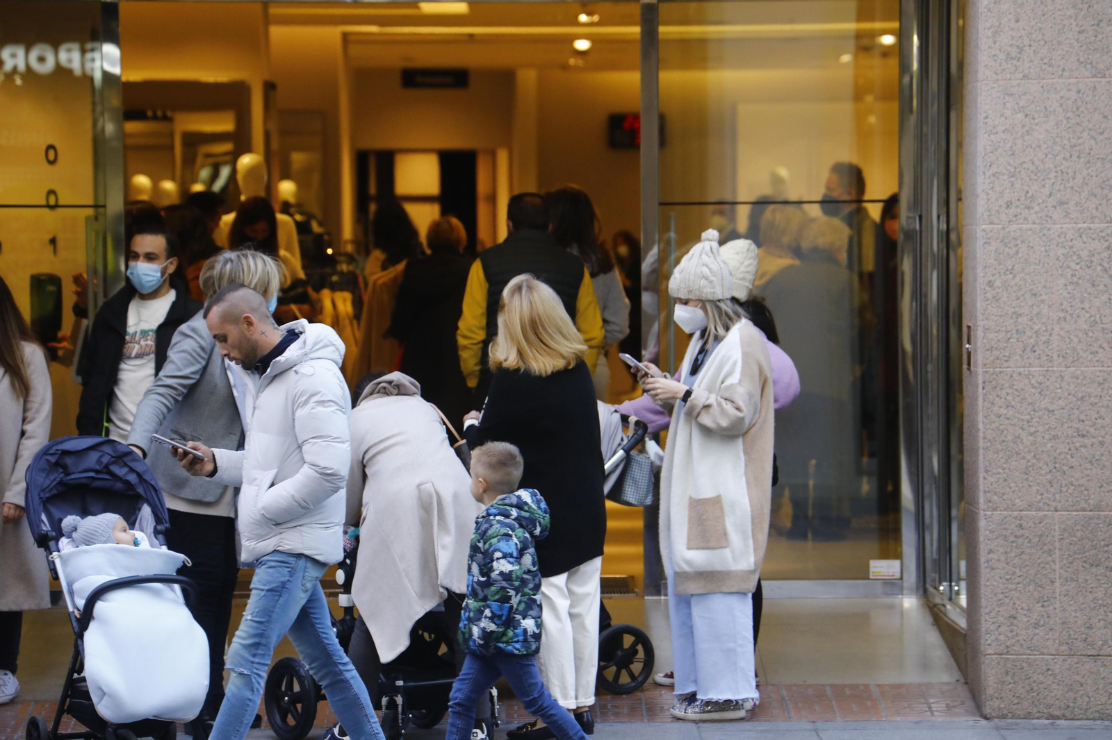 Arranca la jornada de compras navideñas en Córdoba, en imágenes