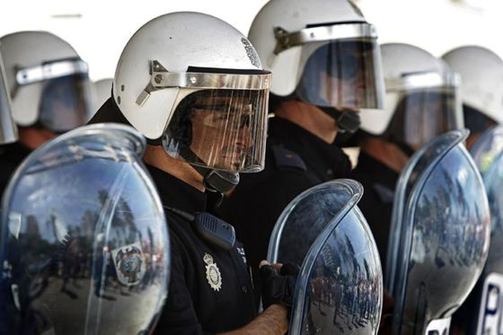 Los piquetes tomaron el centro de la capital desde primera hora de la mañana para impedir la apertura de comercios y empresas. /Julio González