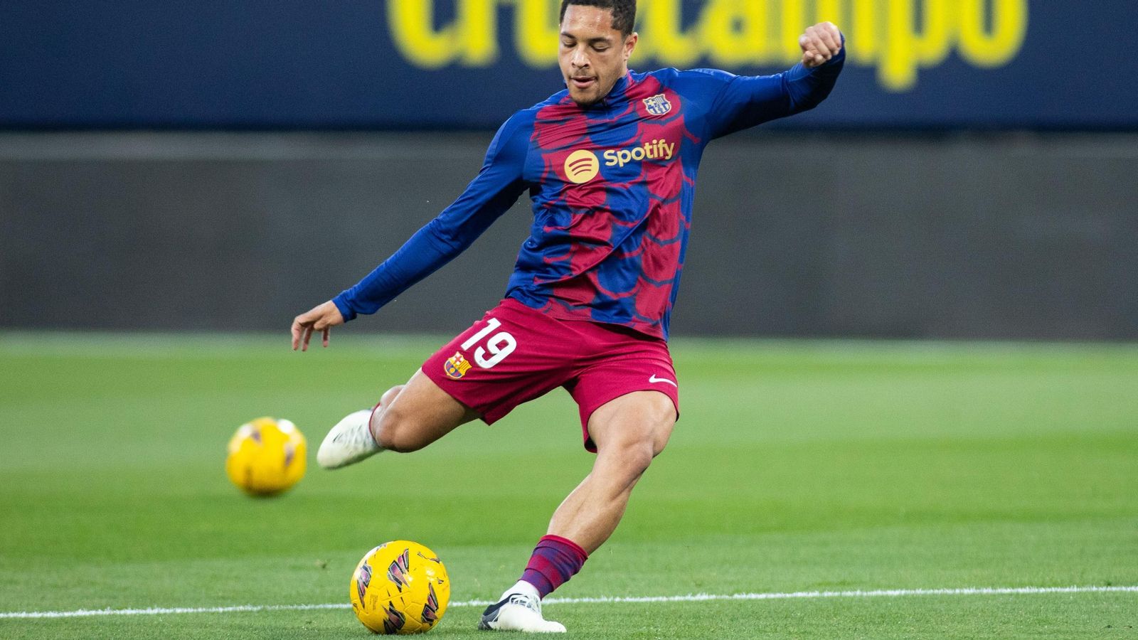 Vitor Roque en un encuentro del Barcelona ante el Cádiz