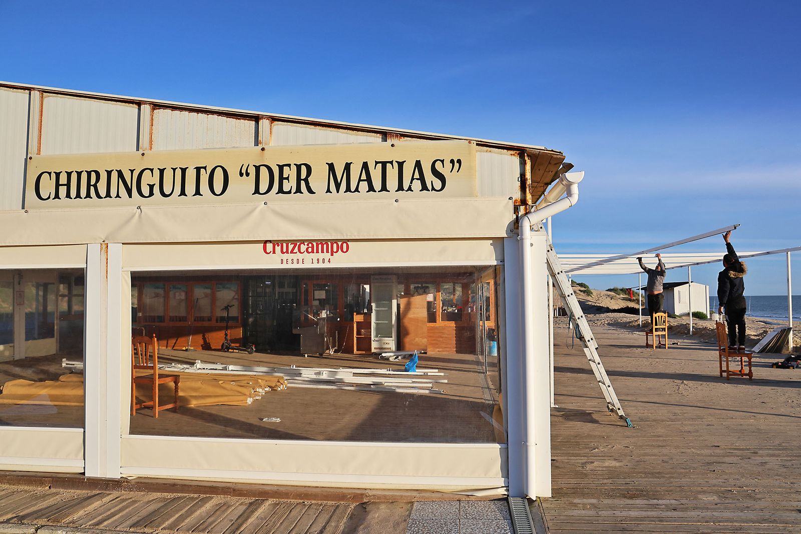 Las fotografías del cierre del chiringuito Der Matias