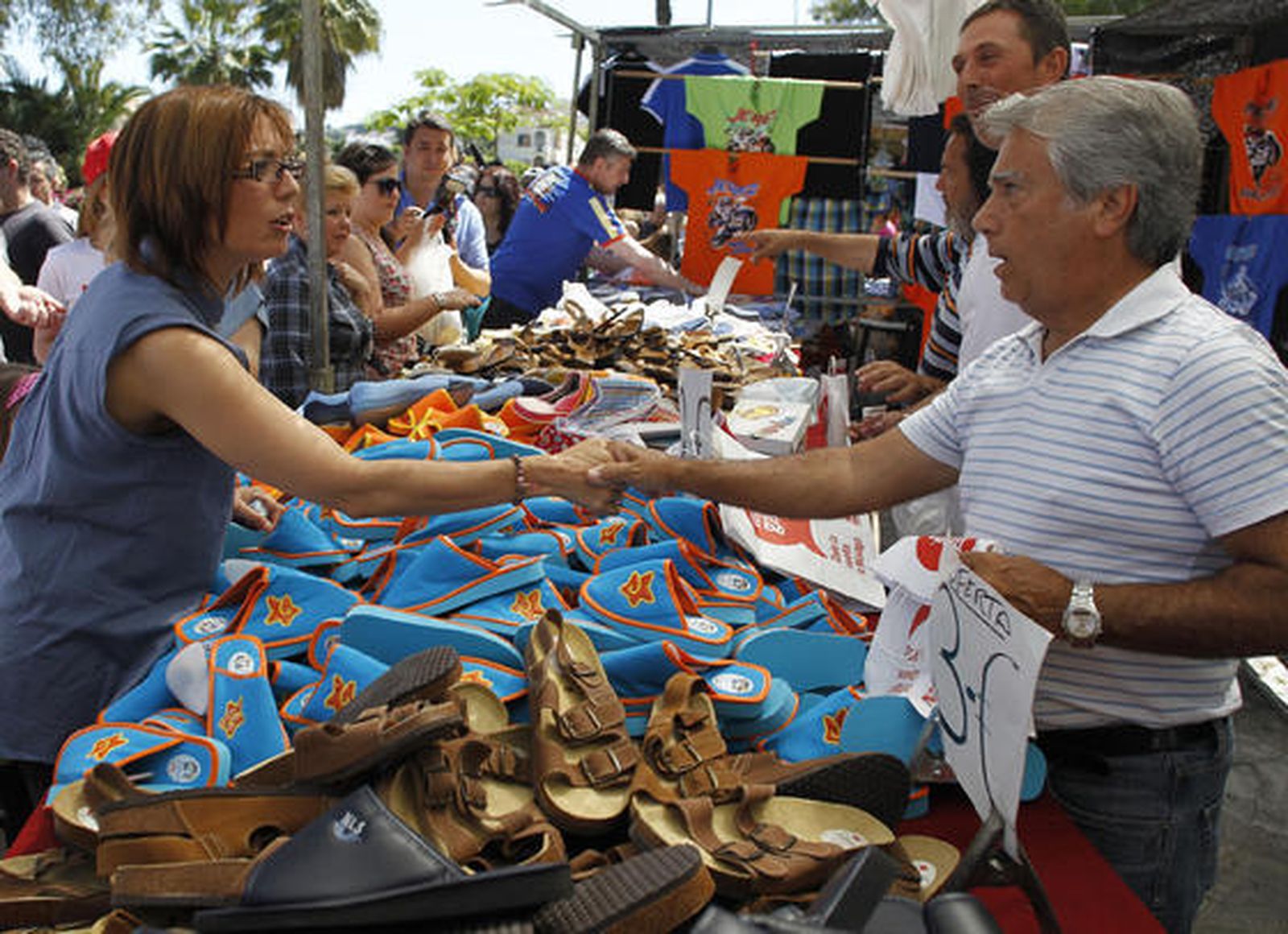 María Gámez, candidata del PSOE a la Alcaldía de Málaga en Martiricos  Foto: Sergio Camacho