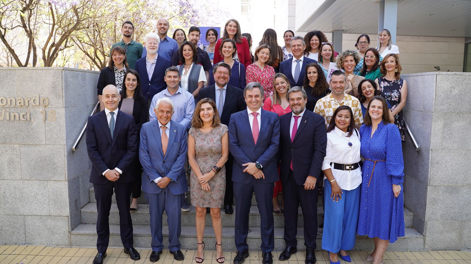 Una fotografía de los asistentes al acto.