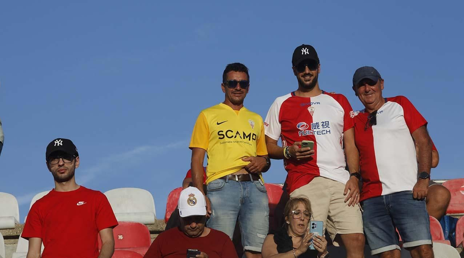 Búscate entre los aficionados del Algeciras CF - Sevilla Atlético en el Nuevo Mirador