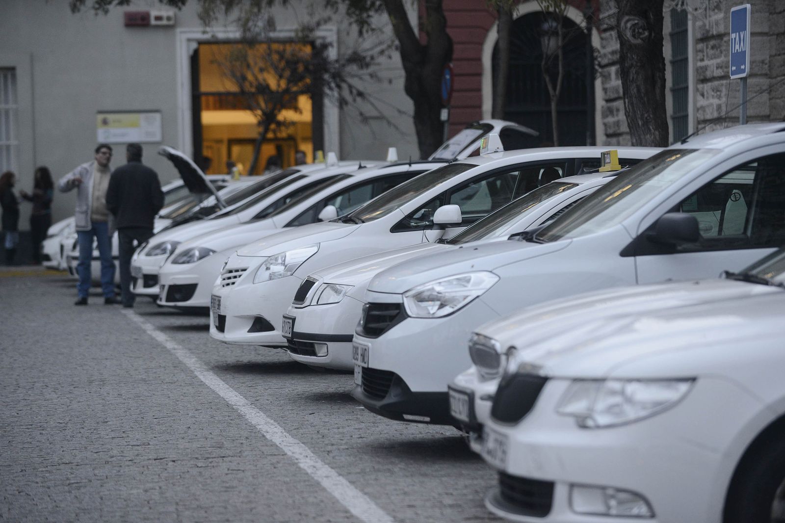 Taxis en la parada de Diputación.