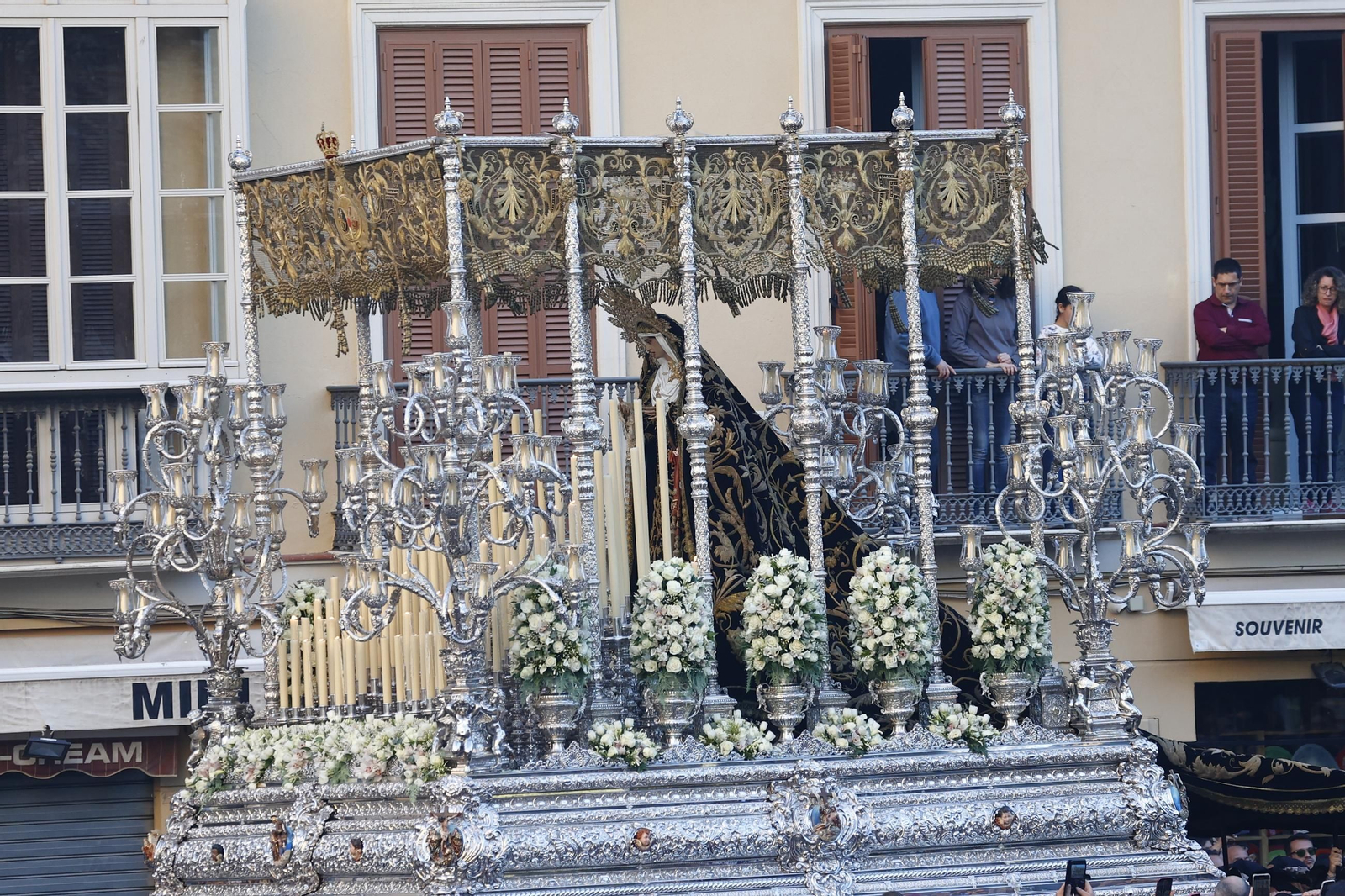 El Sepulcro el Viernes Santo en Málaga, en imágenes
