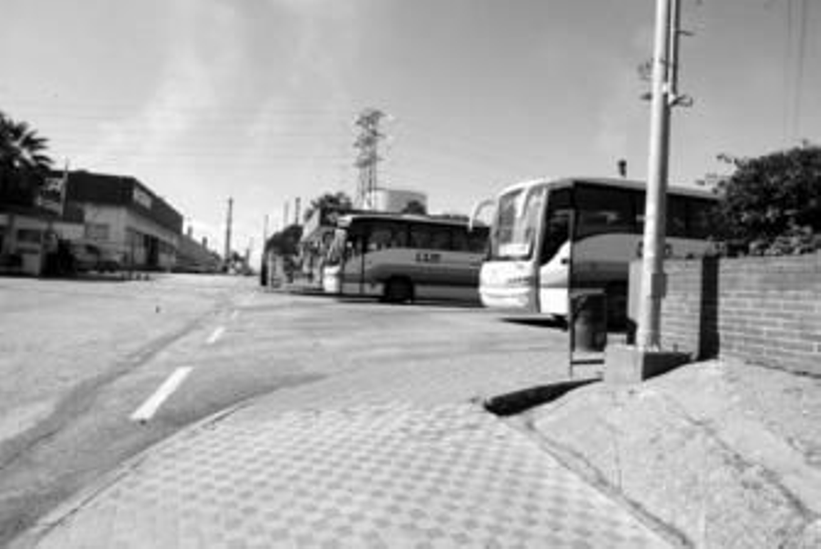 Imagen de la entrada a la refinería Cepsa el pasado martes, primer día de la huelga.