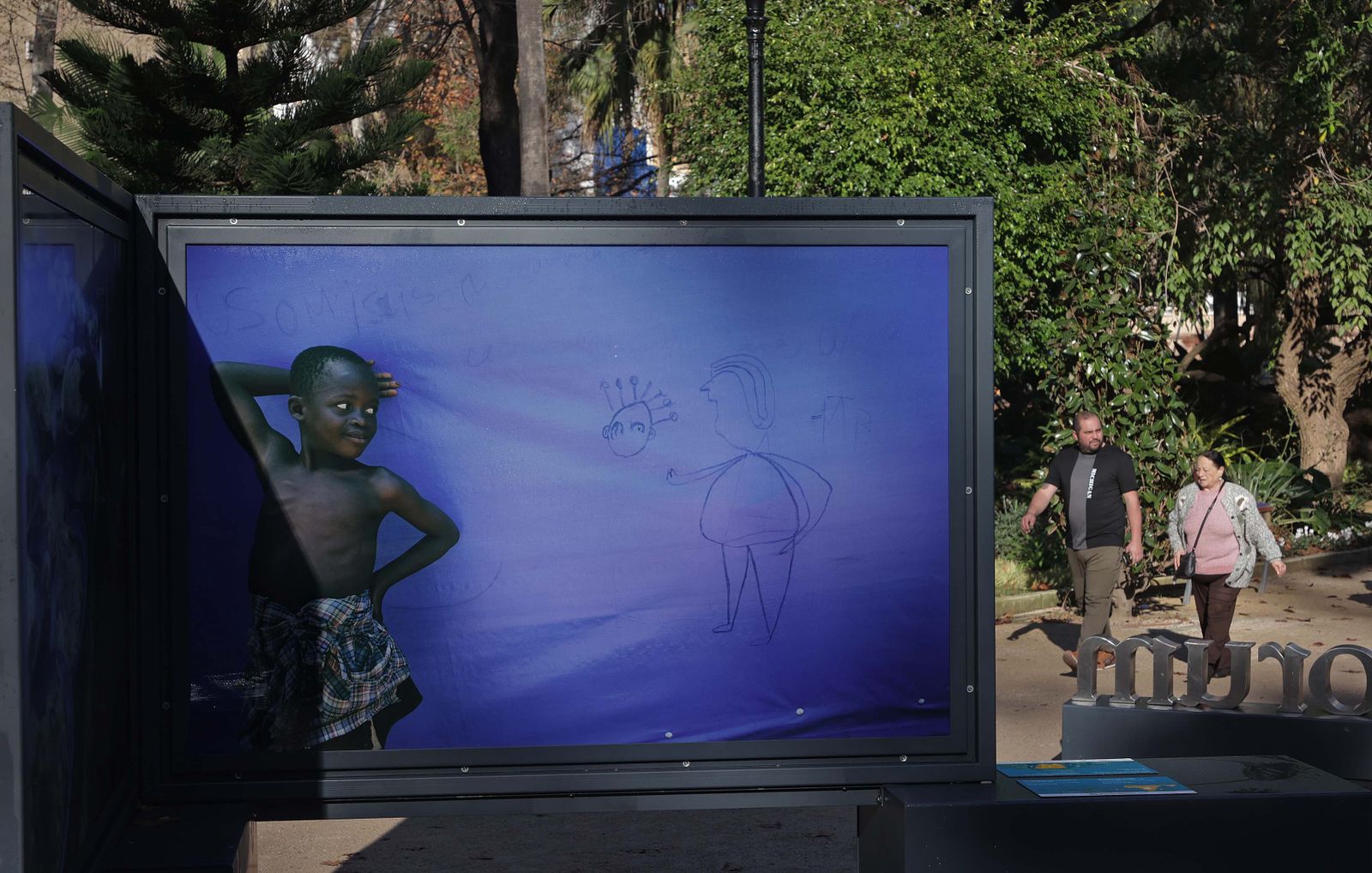 La exposición 'Colores del Mundo' del parque María Cristina de Algeciras, en imágenes