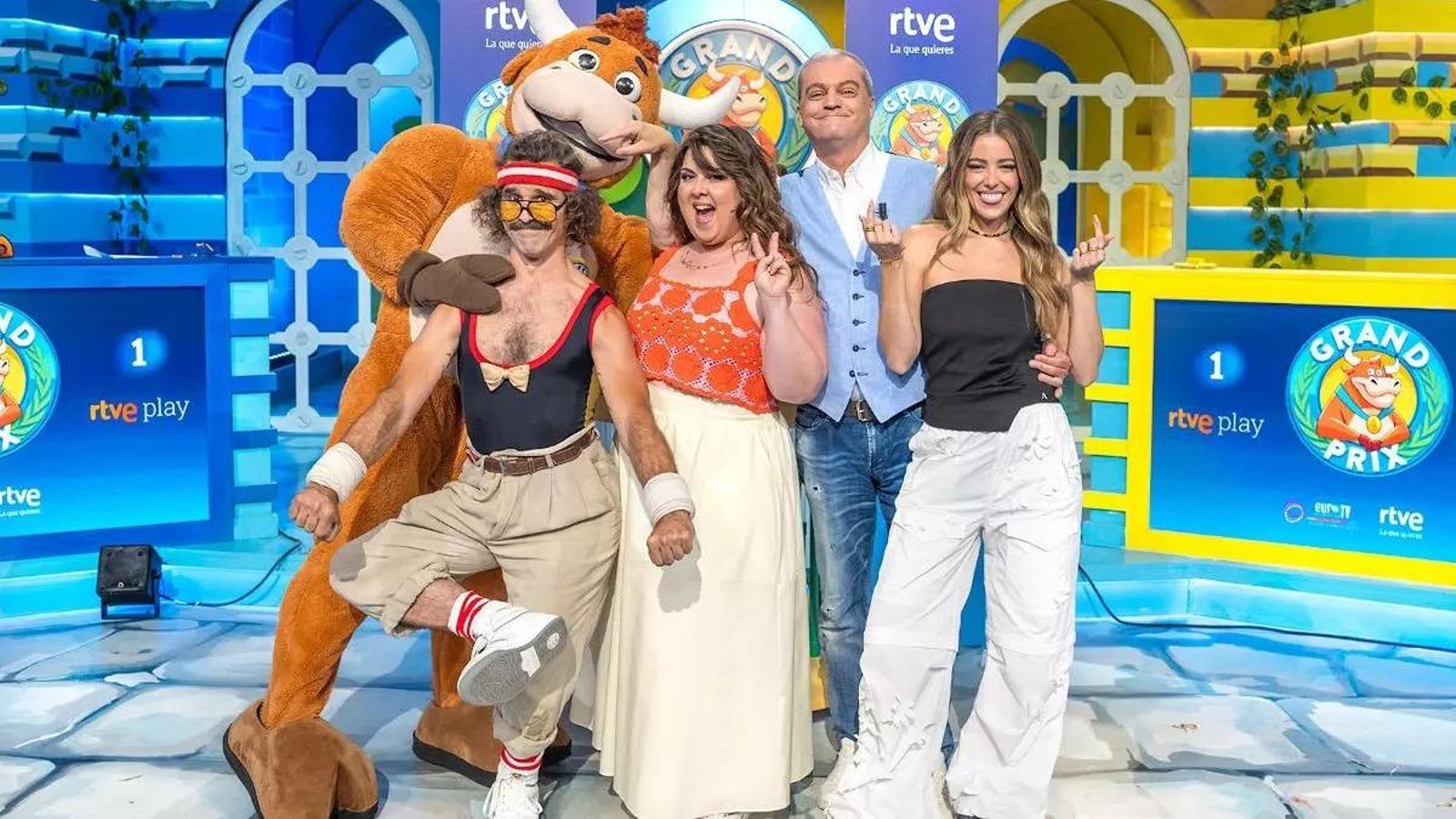 Ramon Garcia, Lalachus, Ángela Fernádez y el equipo de 'El Grand Prix' 