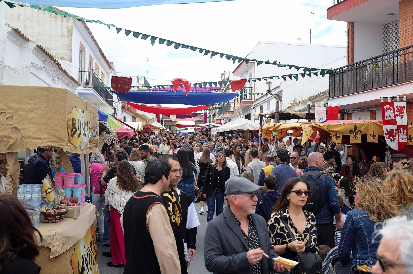 Imágenes del gran ambiente en la Feria Medieval de Palos de la Frontera, Huelva