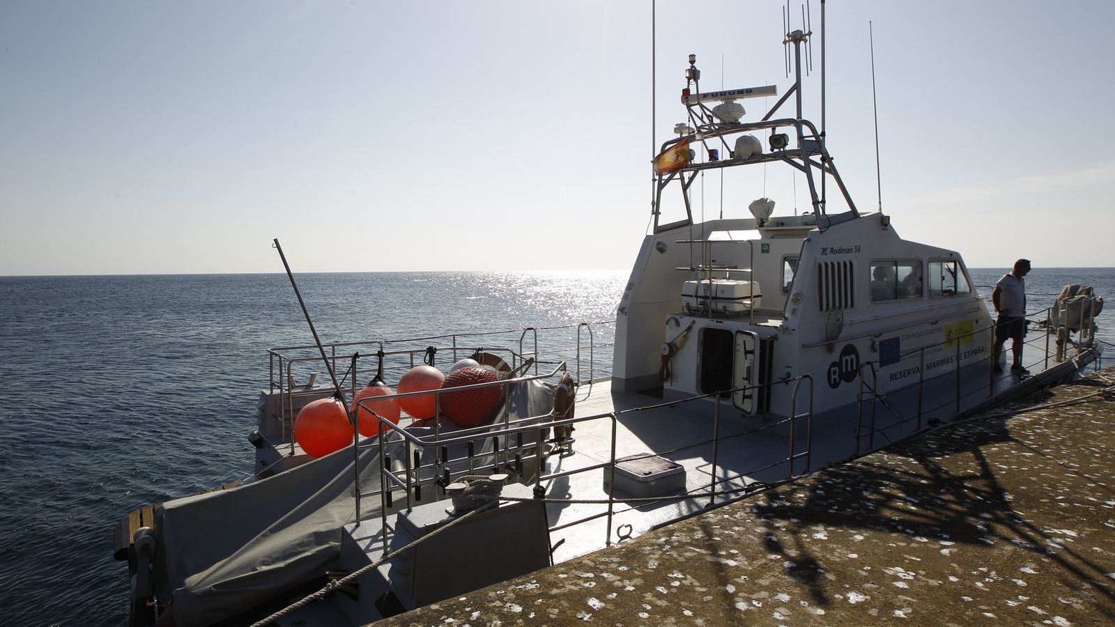 Unas de las embarcaciones de Tragsa destinada a la protección de la reserva marina