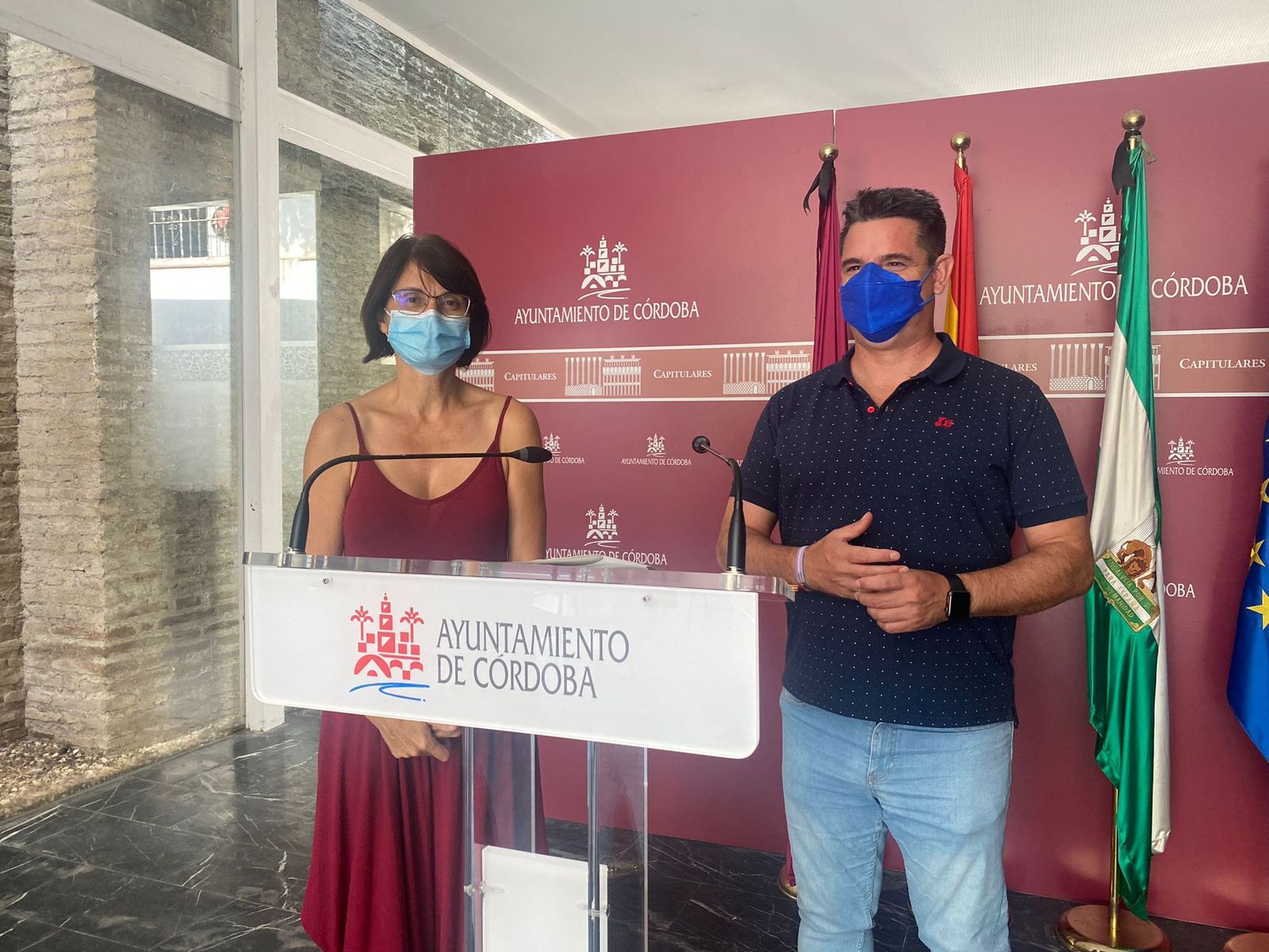 Los ediles de IU Amparo Pernichi y Pedro García.