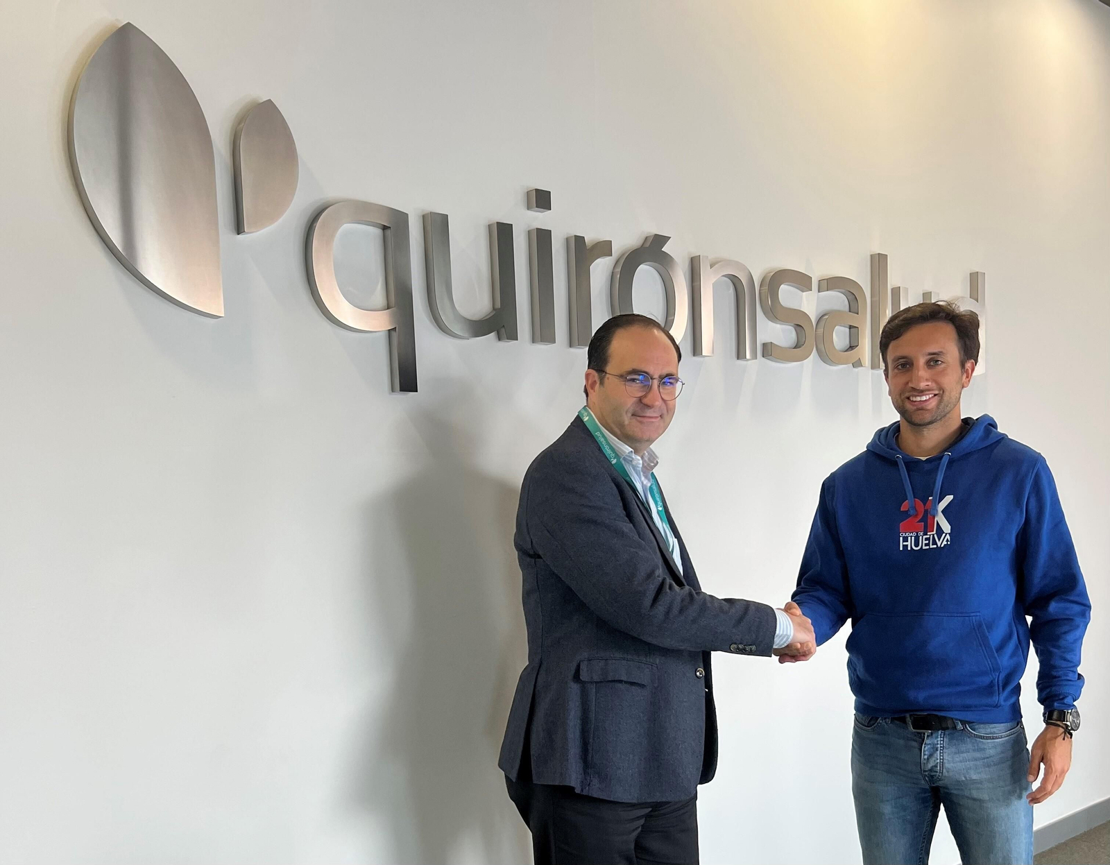 Antonio Castro, director de Quirónsalud, y José Luis Morato, de la organización de la 21K. Antonio Castro, director de Quirónsalud, y José Luis Morato, de la organización de la 21K.