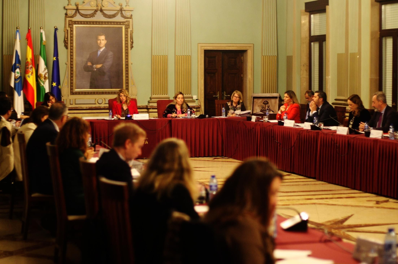 Imágenes del pleno del Ayuntamiento de Huelva