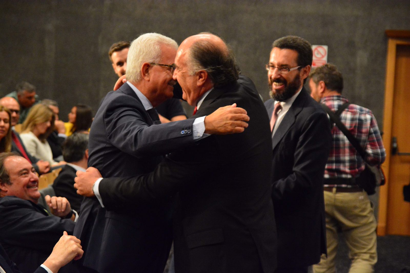 Las imágenes del ministro Alfonso Dastis en el Foro Joly