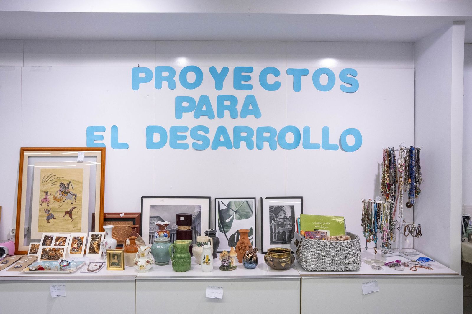 Un mercadillo que late por los demás: la solidaridad toma el Paseo de Almería