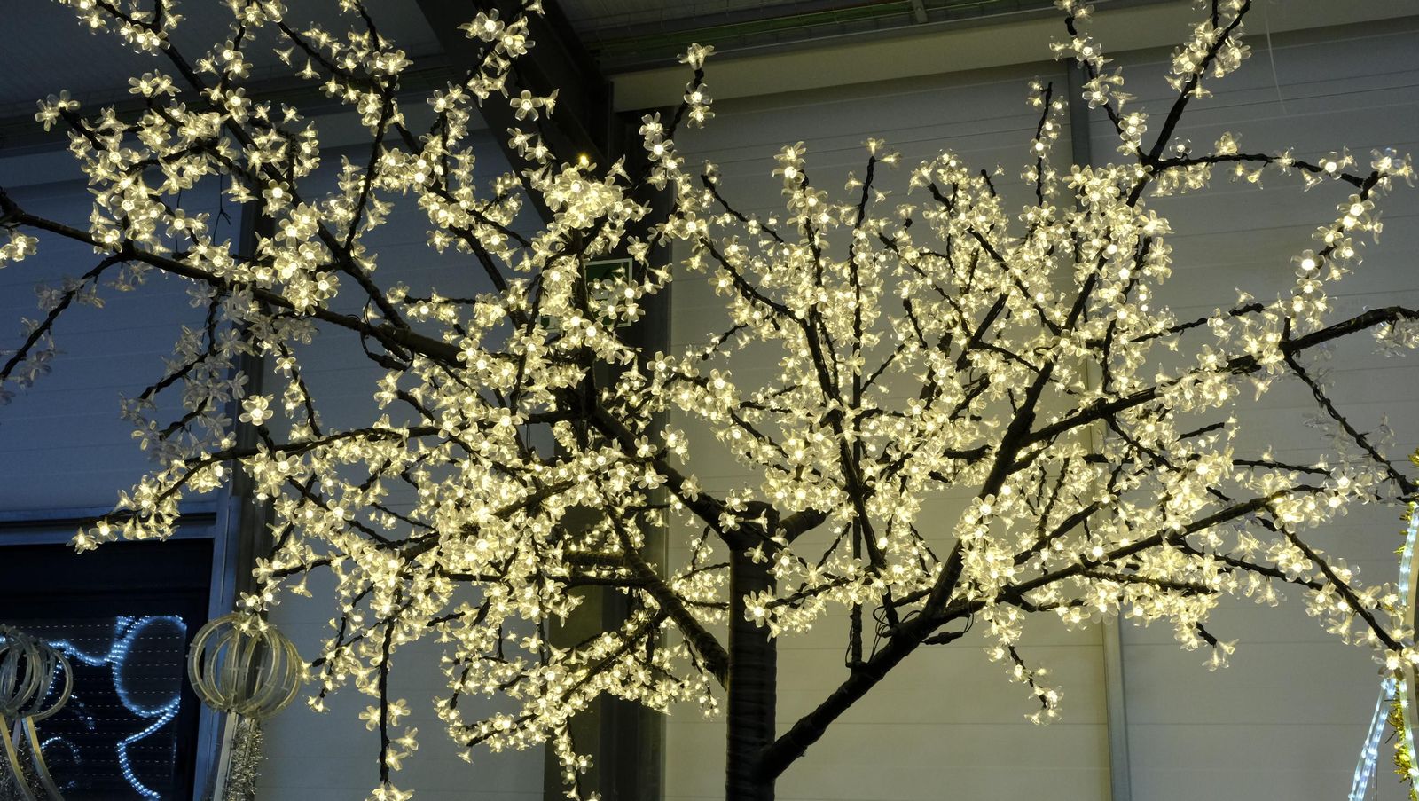 Desde Huécija a todo el mundo, Deconature, alegra la navidad con sus luces, en imágenes