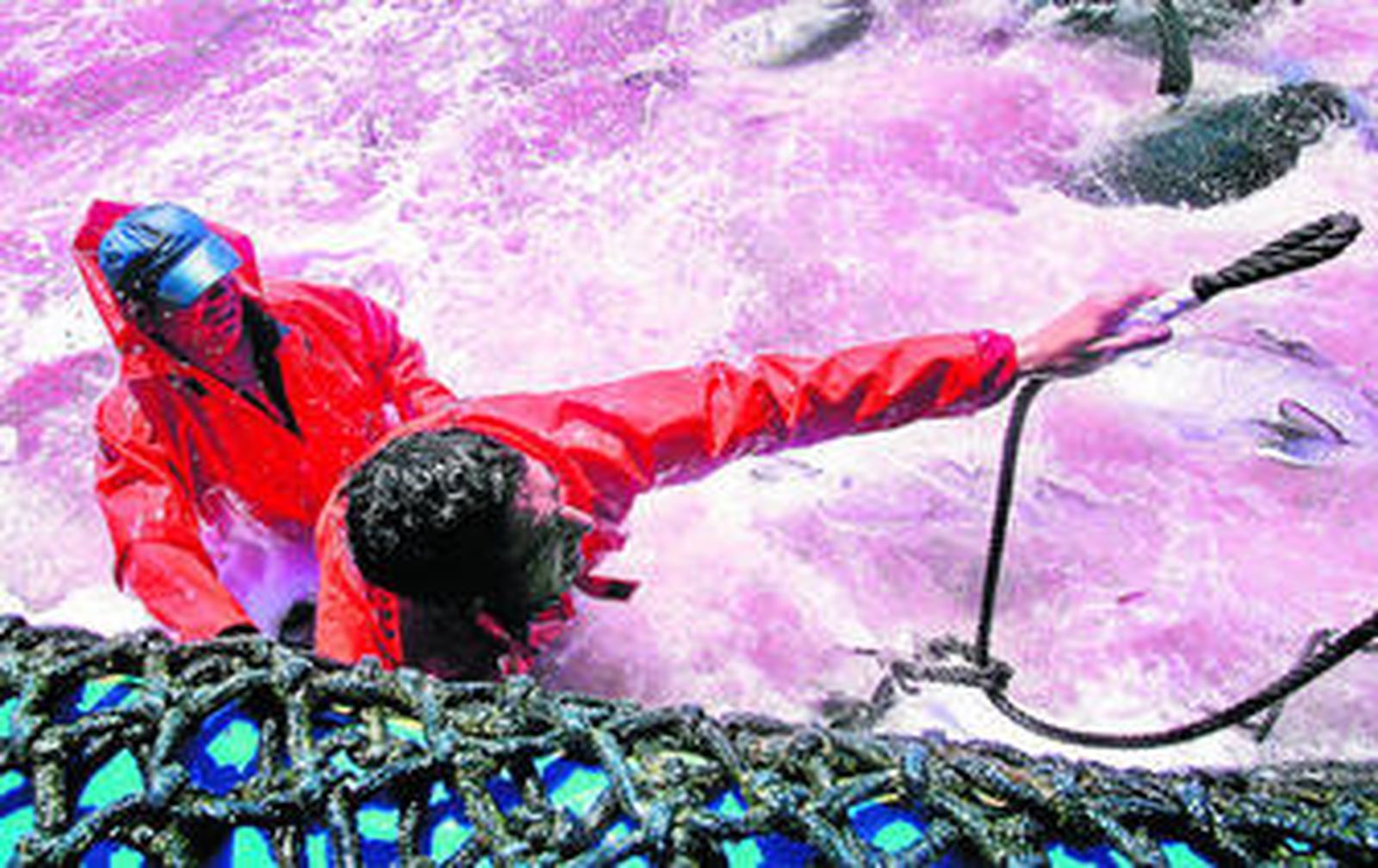 Pescadores de una de las almadrabas de la provincia de Cádiz en una imagen reciente.