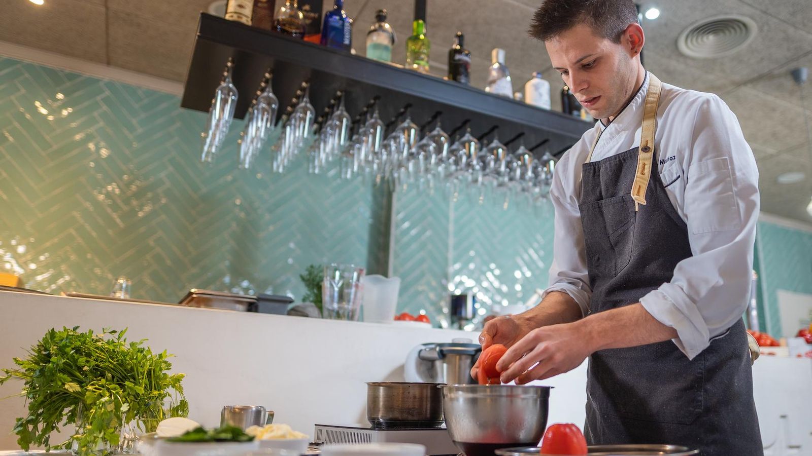 El chef de Restaurante Travieso, Daniel Muñoz.