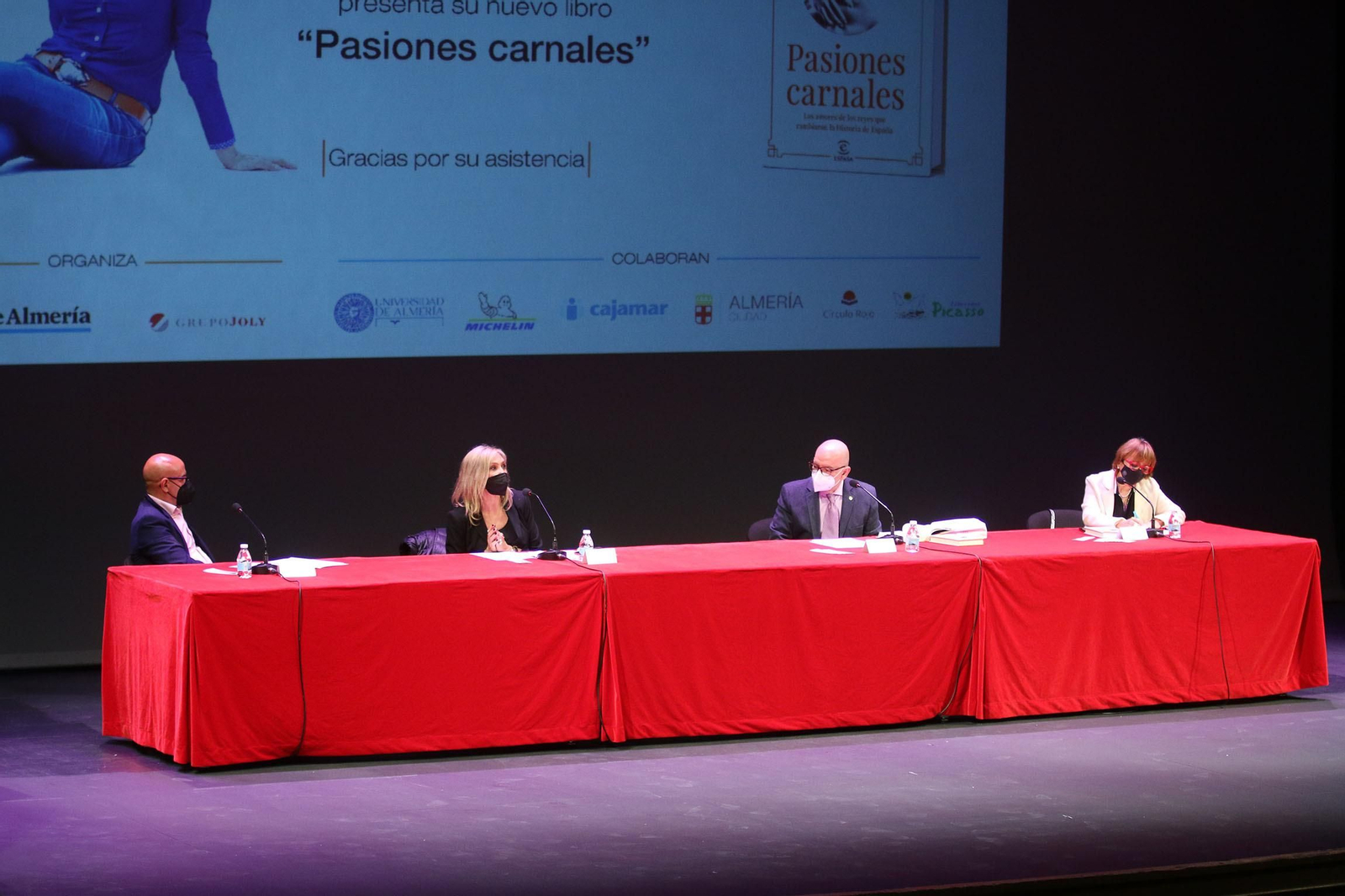 Fotogalería Diario de los Libros, con Marta Robles y su obra 'Pasiones carnales'