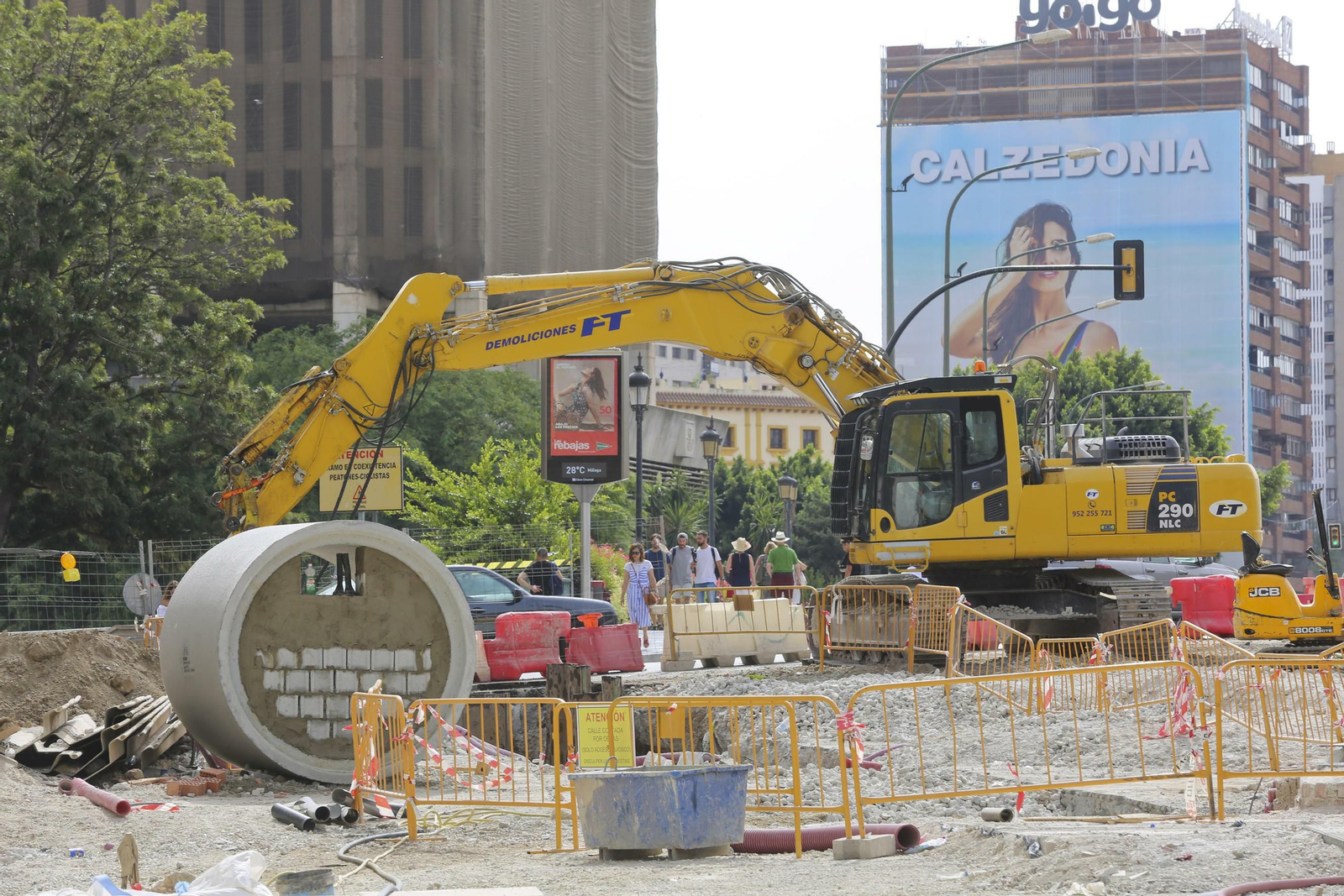 Fotos de la obra a contrarreloj en la Alameda Principal de Málaga
