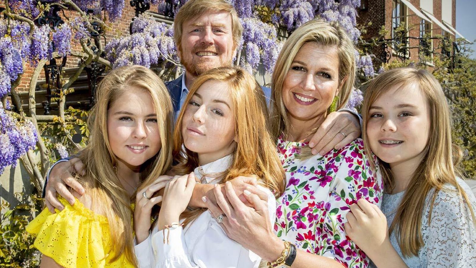 Alexia posa junto a sus padres, los reyes de Holanda, y sus dos hermanas.