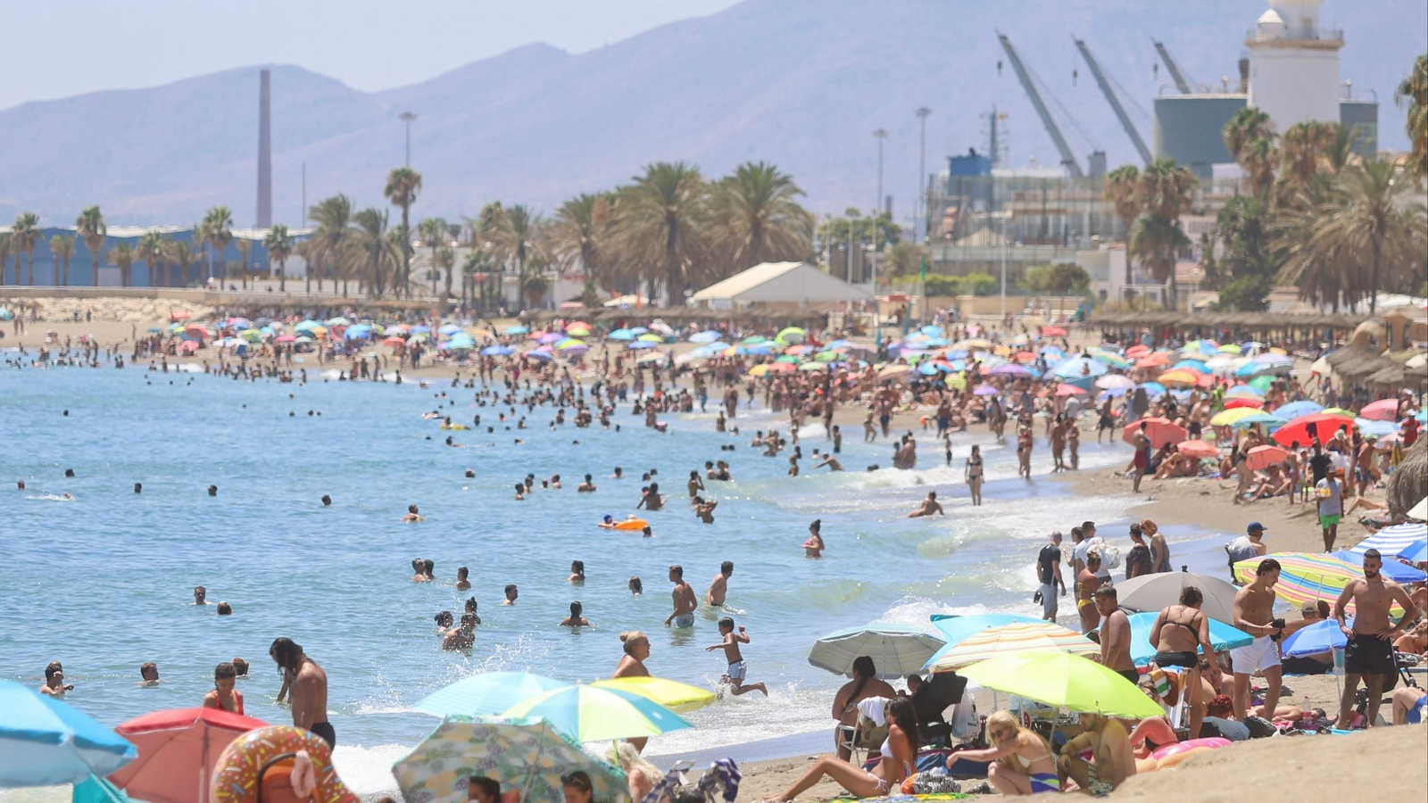 Playas de Málaga durante el verano. Playas de Málaga durante el verano.