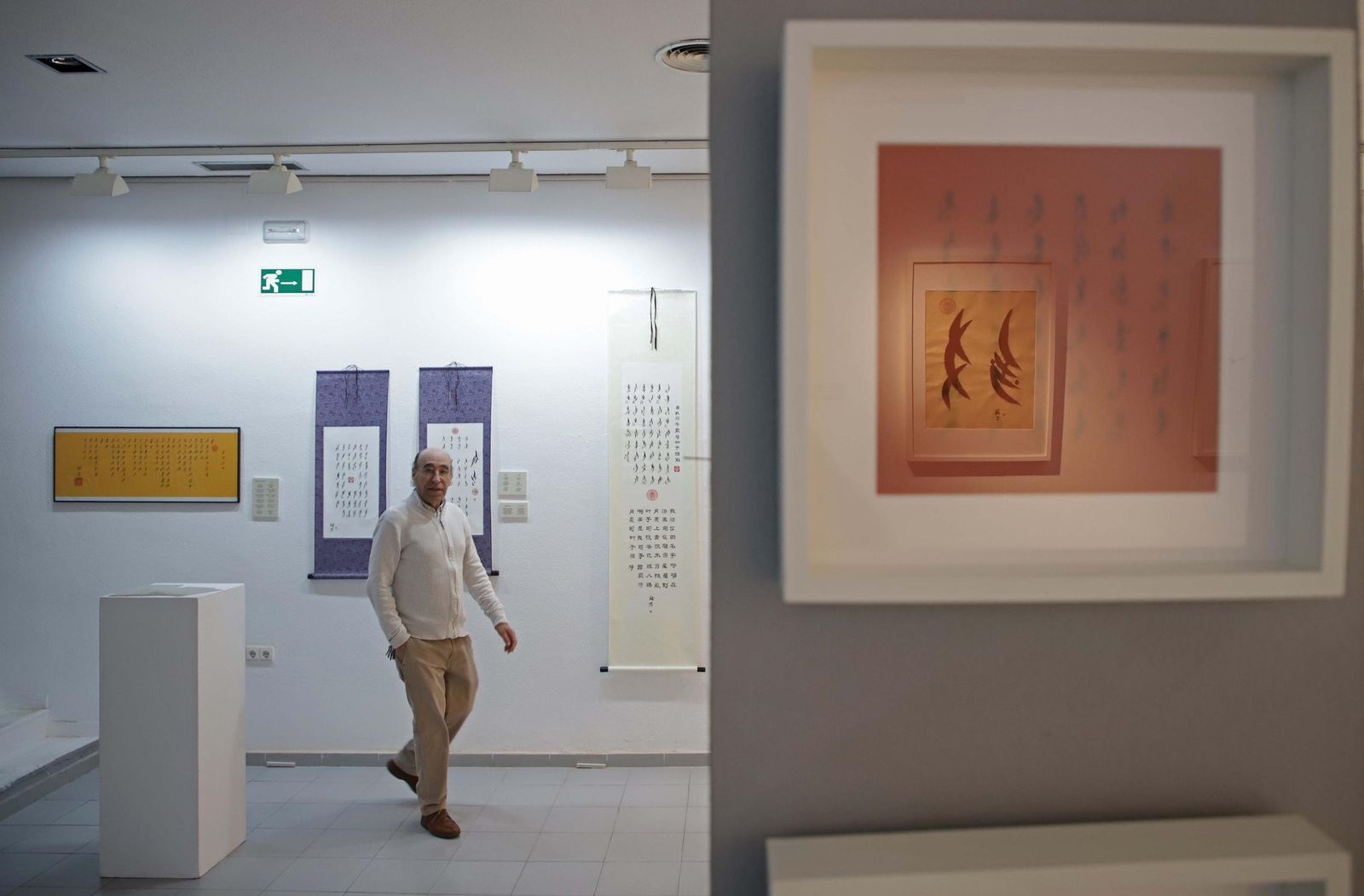 Fotos de la exposición de Caligrafía China estilo Nüshu y la Poesía de Lorca de Paco Lozano en Algeciras