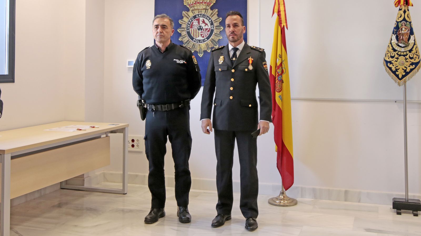 Medallas de Santo Angel en la comisaria de Jerez