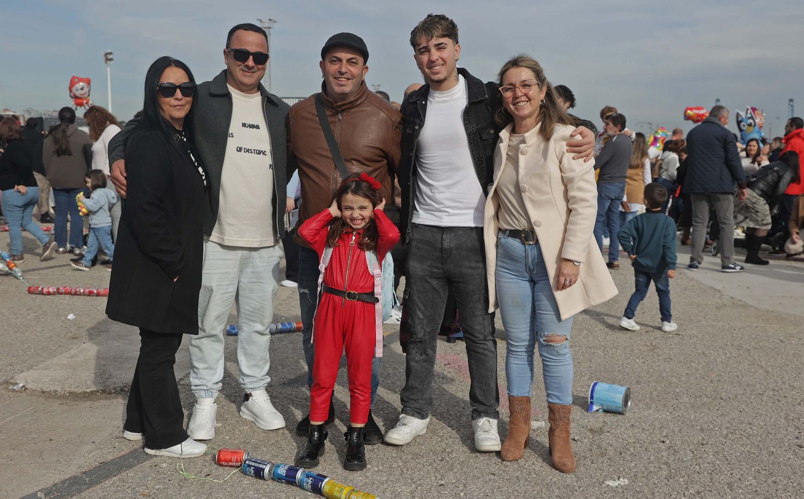 Búscate en las fotos del Arrastre de Latas 2025 en Algeciras