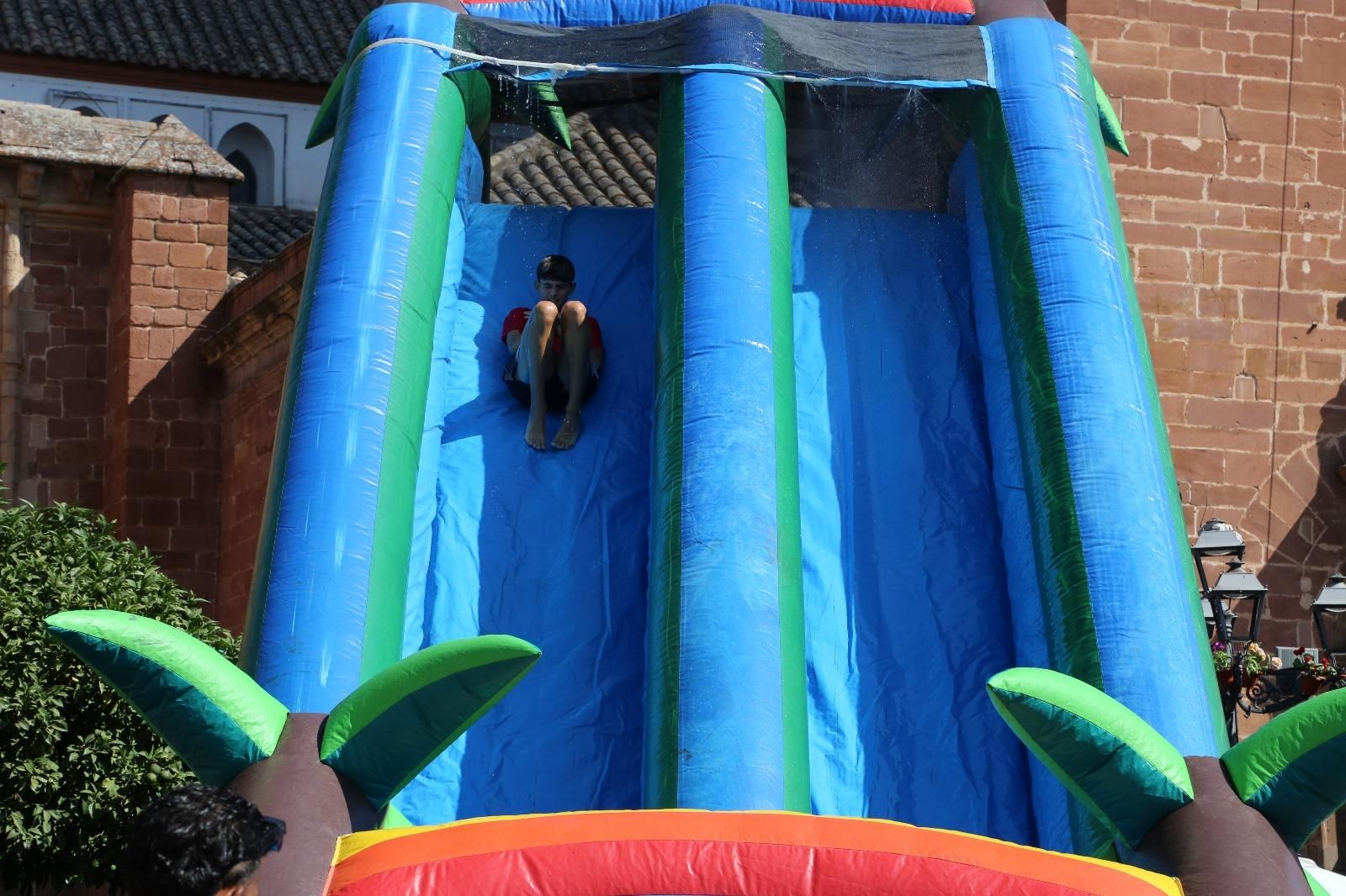 Las mejores imágenes de la fiesta de la Diablilla en Montoro: sustos, diversión y un espectacular tobogán gigante