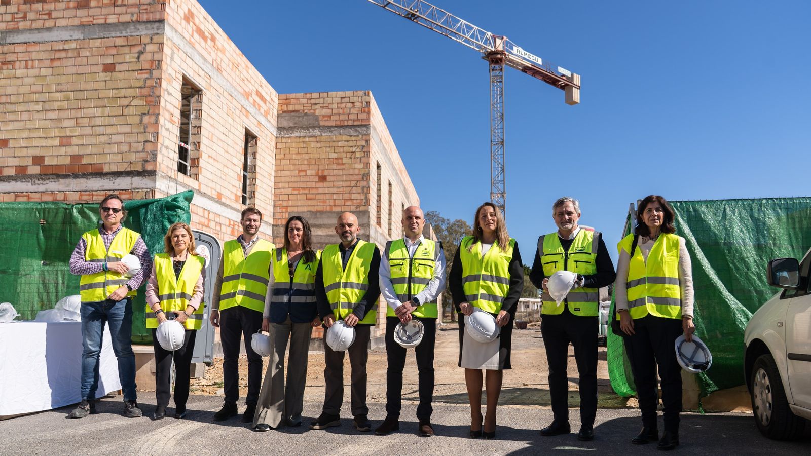 Representantes de las tres administraciones junto a la dirección de la FAAM