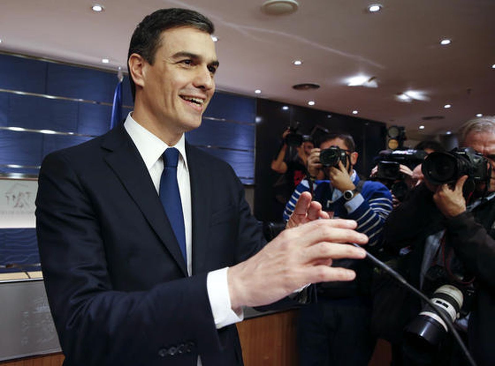 El PSOE tacha de "chantaje" la oferta de Podemos