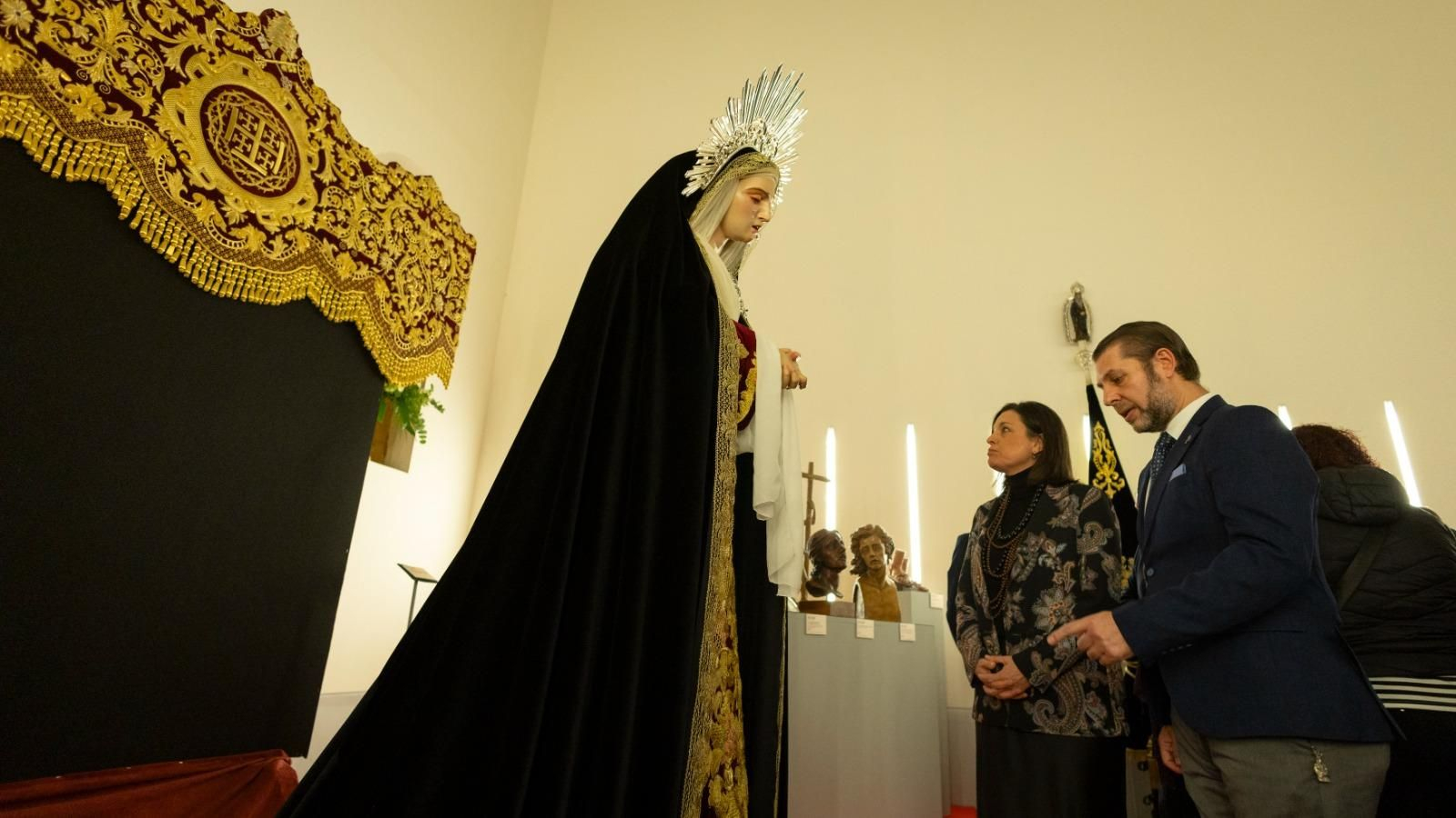 Inaugurada la muestra 'Dei Craft': San Fernando muestra su patrimonio cofrade