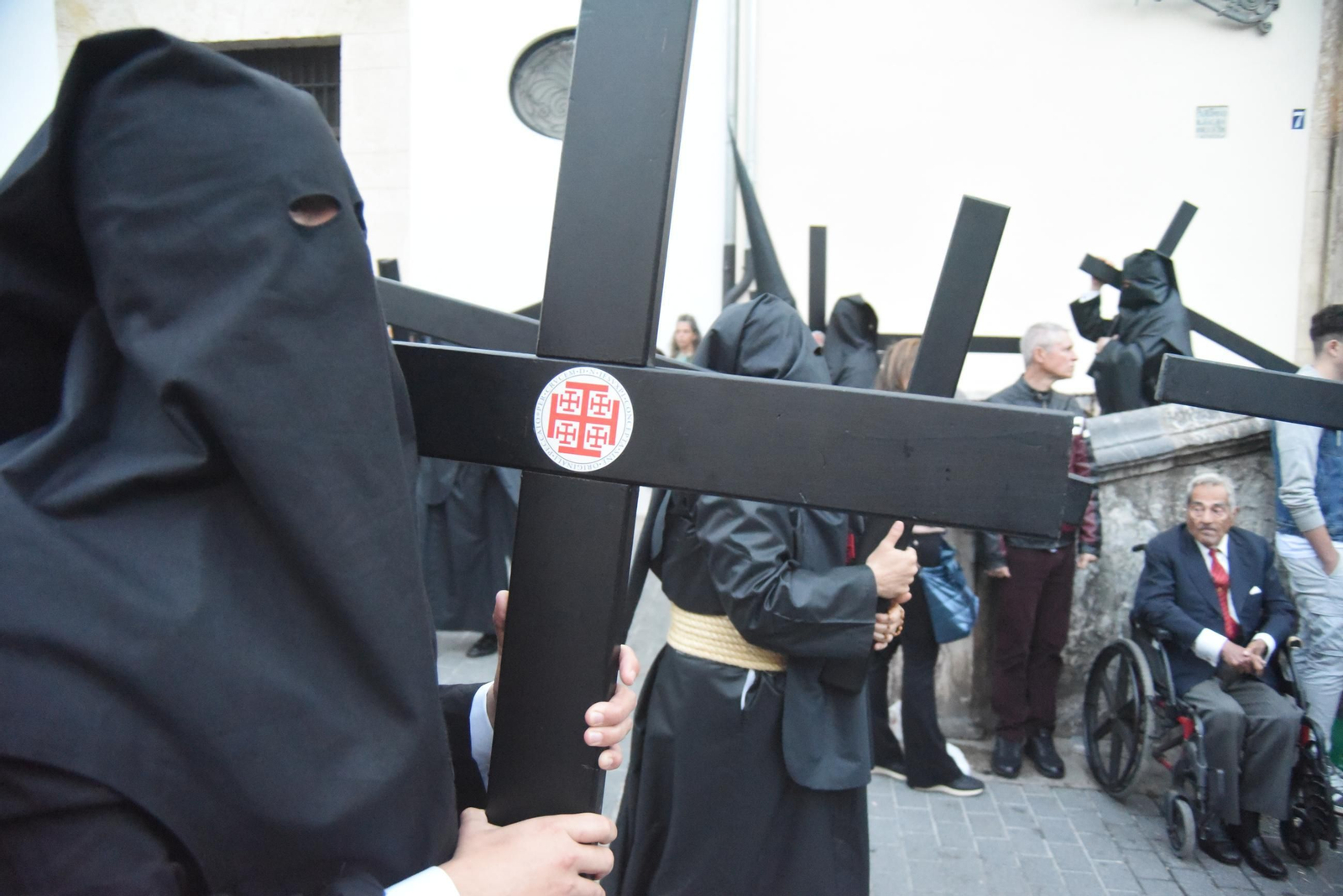 La procesión del Santo Sepulcro en este Viernes Santo de Córdoba, en imágenes