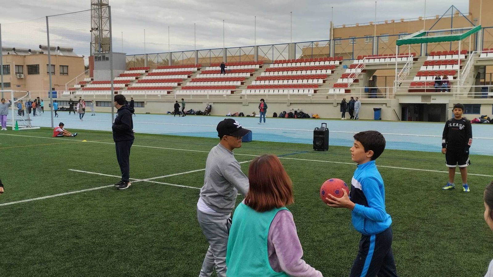 Algunos de los participantes durante el transcurso de una de las actividades.
