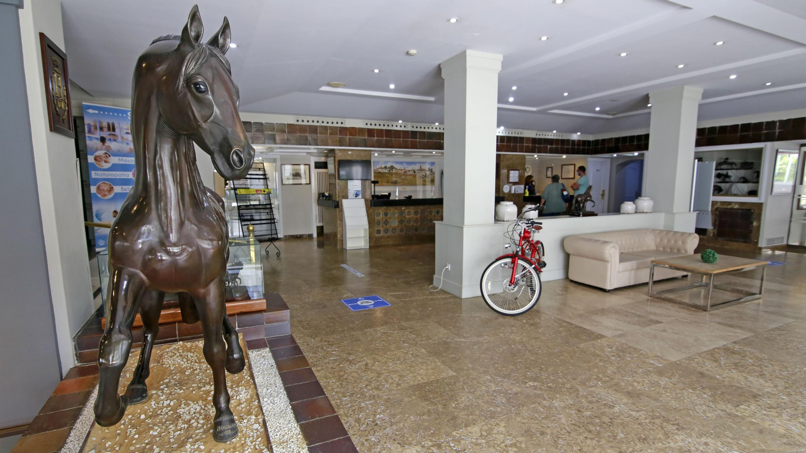 El Hotel Jerez, en una imagen del mediodía de este lunes.