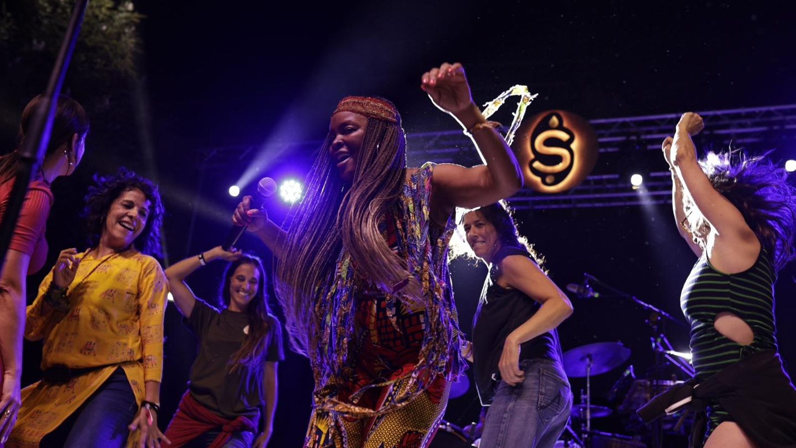 Selma Uamusse & Los 300, en Sonraíz.