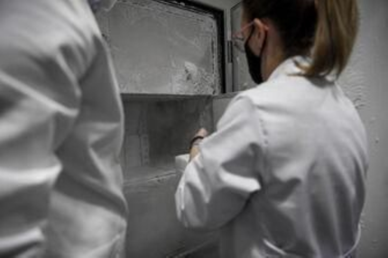 Fotos: Así ha sido la llegada de la mayor partida de vacunas a Granada  de Pfizer, AstraZeneca y Moderna