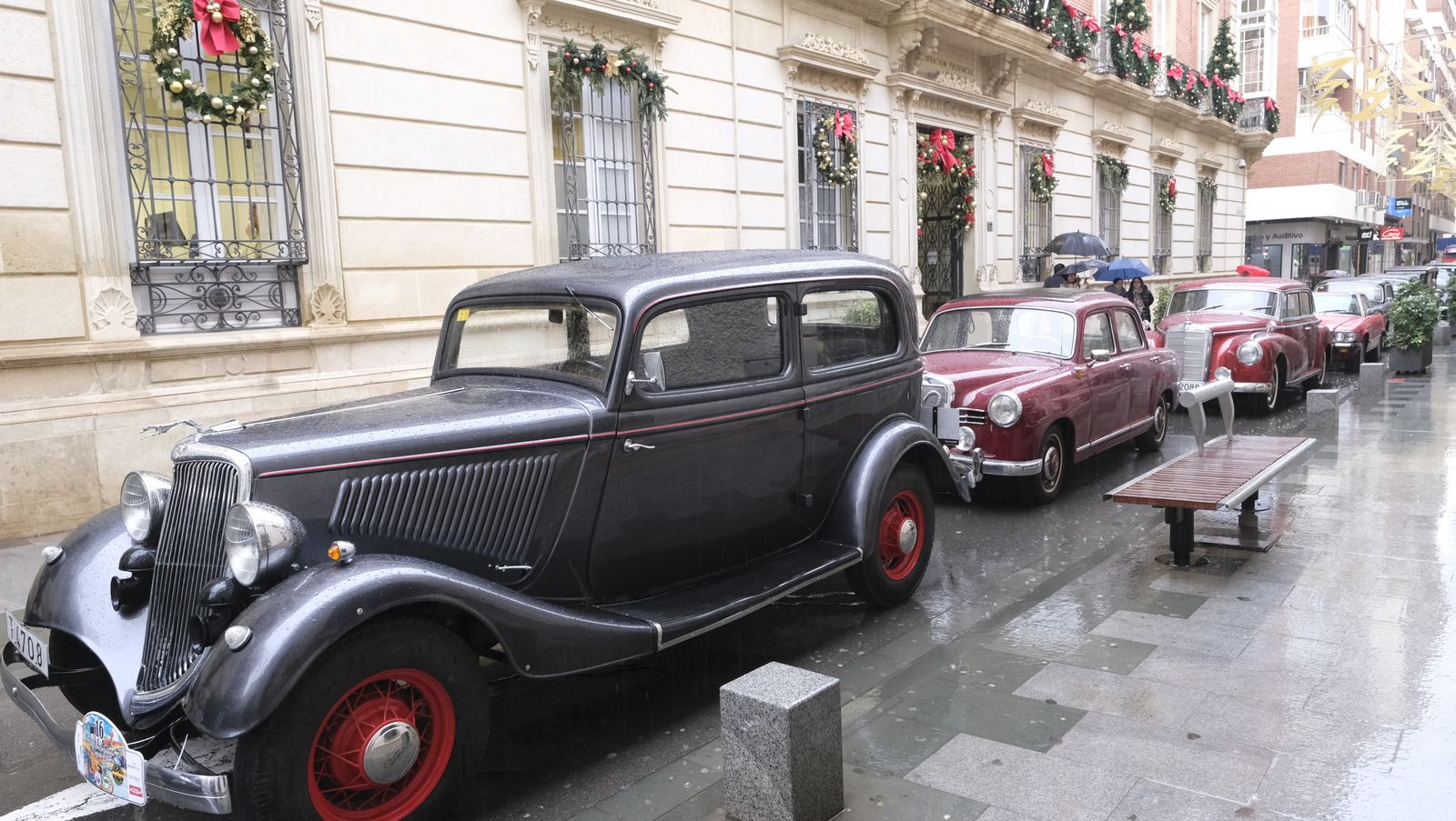 Los vehículos han estado expuestos esta mañana junto a la Diputación Provincial.