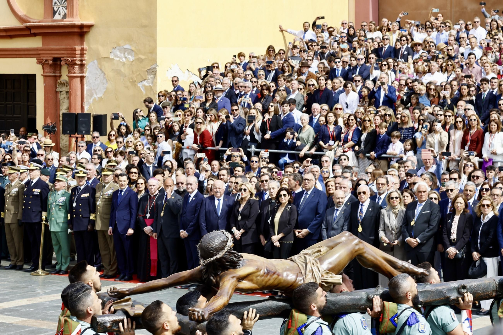 Las fotos de la Legión en el traslado del Cristo de Mena en Málaga este Jueves Santo