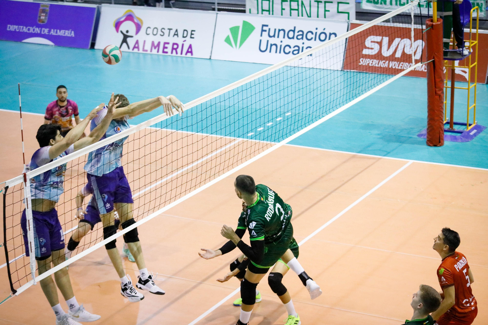 Imágenes del partido entre Unicaja Almería y Grupo Herce Soria