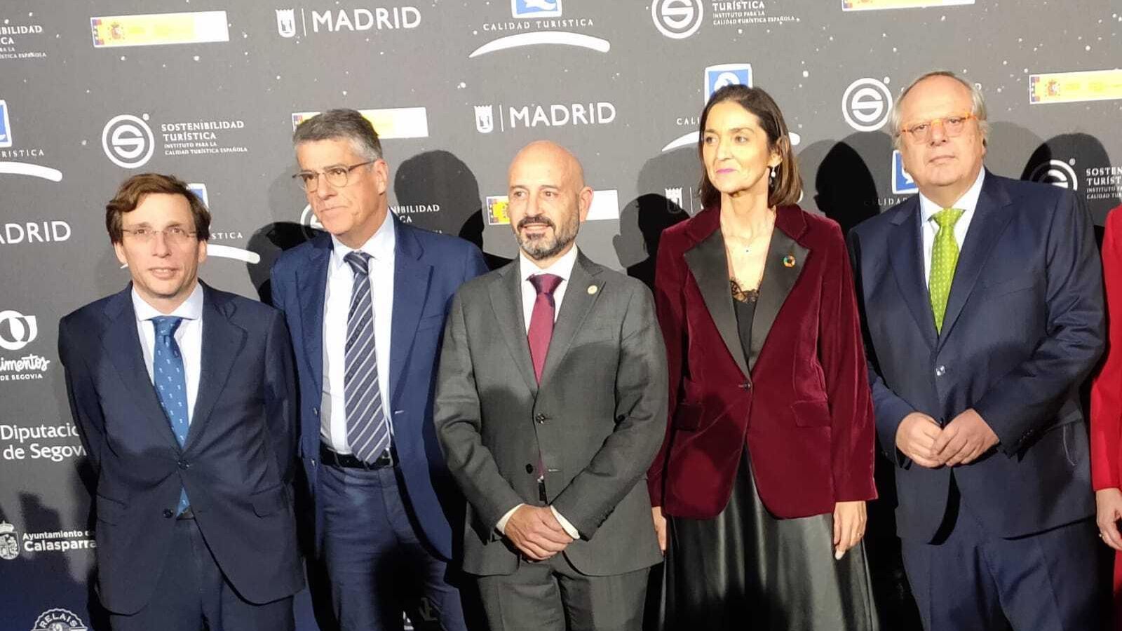 La Fundación Cueva de Nerja recibe el 'Premio Nacional Q'.