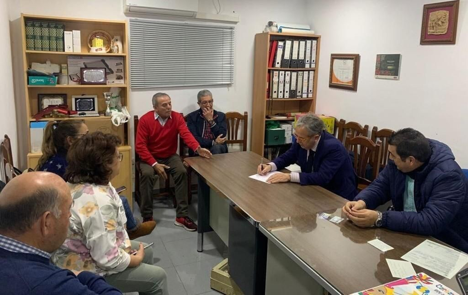 Reunión entre Fuentes y los vecinos de San José Obrero.