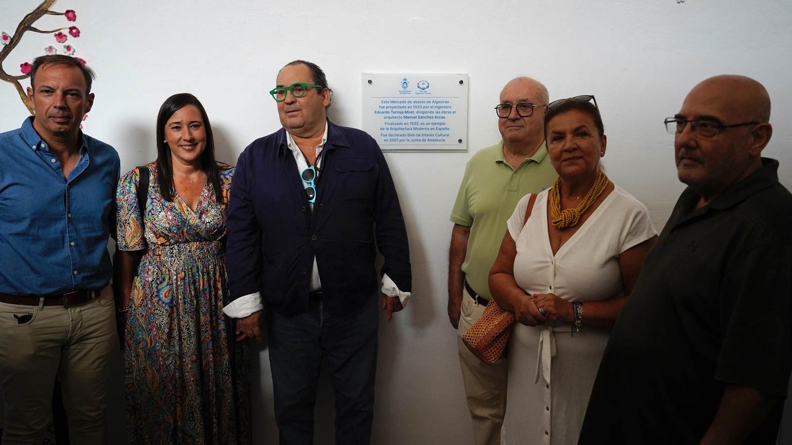 Fotos: Algeciras restituye la memoria del arquitecto Manuel Sánchez Arcas con una placa en el mercado Ingeniero Torroja