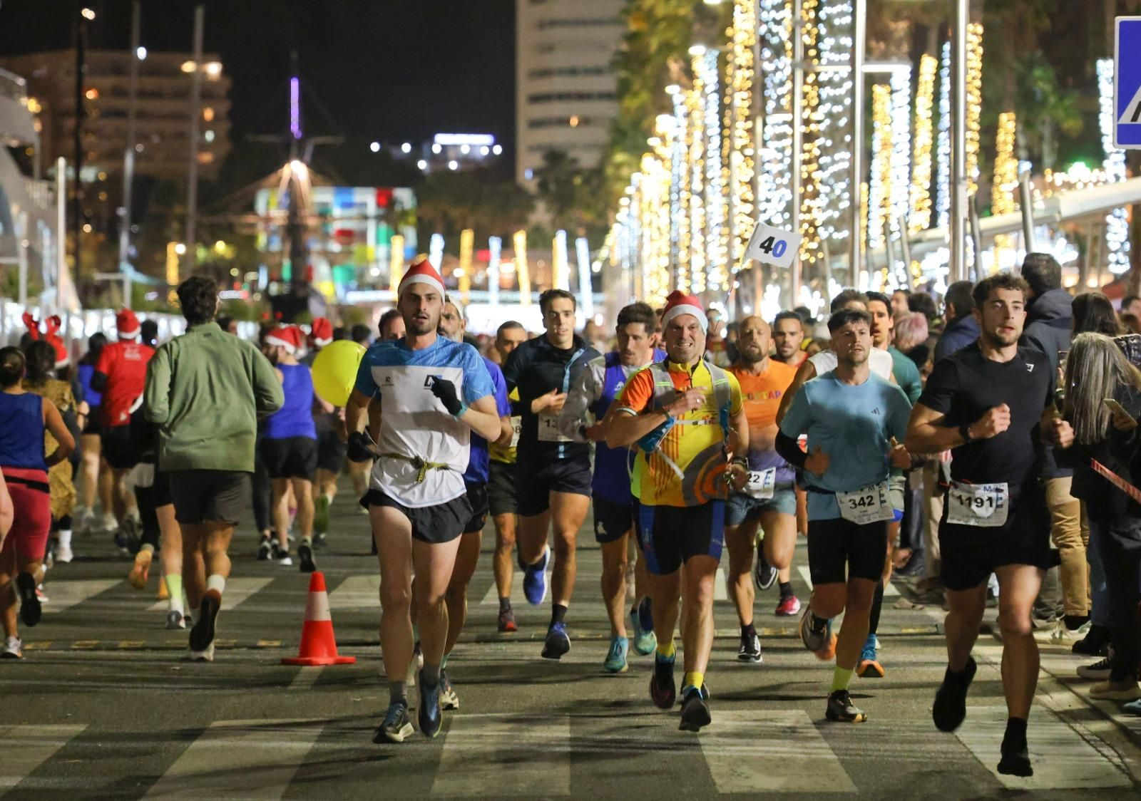 Las fotos de la San Silvestre del Real Club Mediterráneo en Málaga